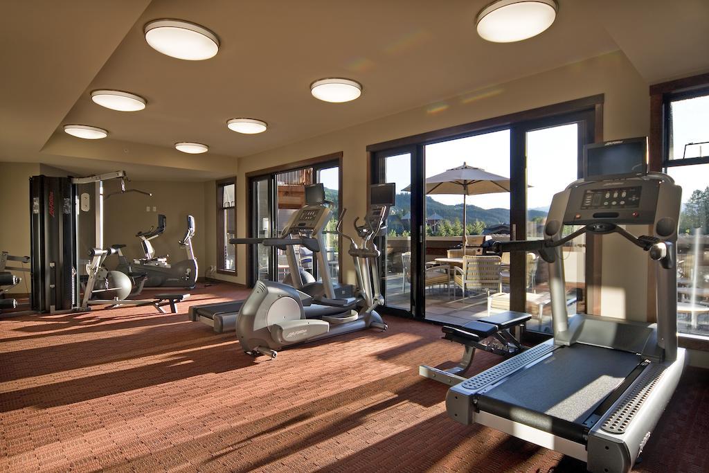 Lodging Ovations Hotel Whistler Exterior photo