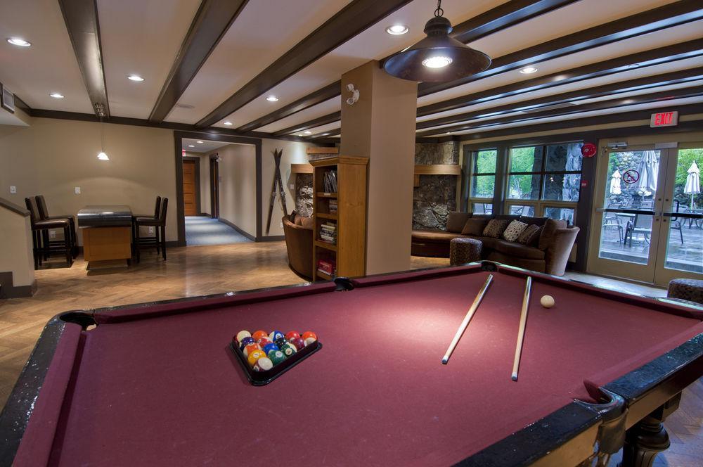 Lodging Ovations Hotel Whistler Exterior photo