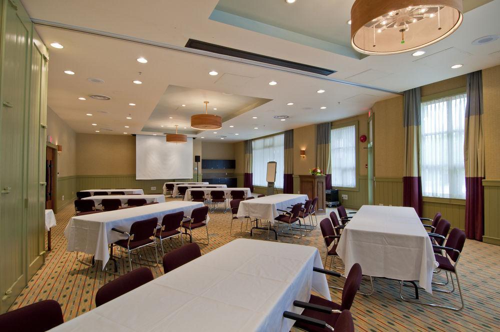 Lodging Ovations Hotel Whistler Exterior photo