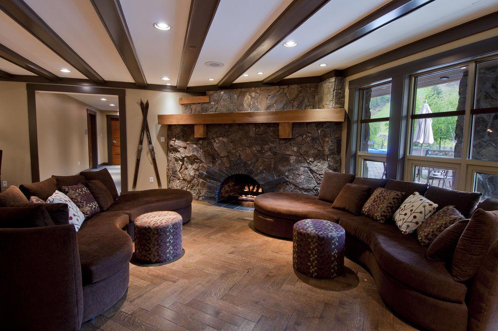 Lodging Ovations Hotel Whistler Exterior photo