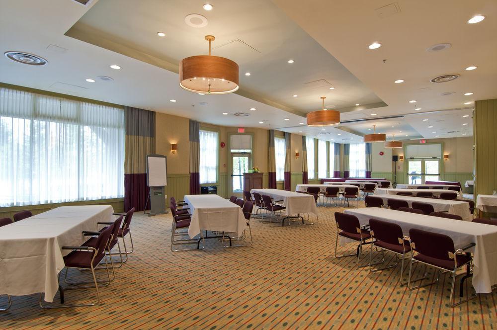 Lodging Ovations Hotel Whistler Exterior photo