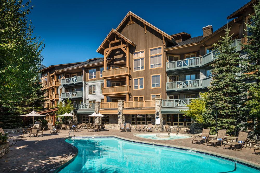 Lodging Ovations Hotel Whistler Exterior photo
